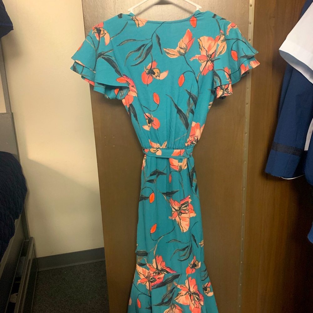 Beautiful Floral Dress - Picture 2 of 9